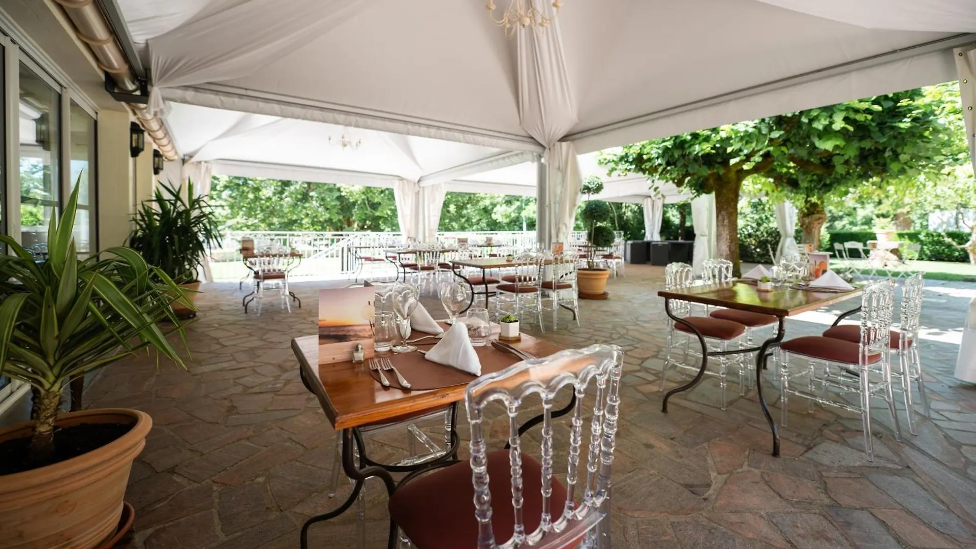 Logis Hotels - Hotel Restaurant Domaine Les Falaises Martel Frankreich