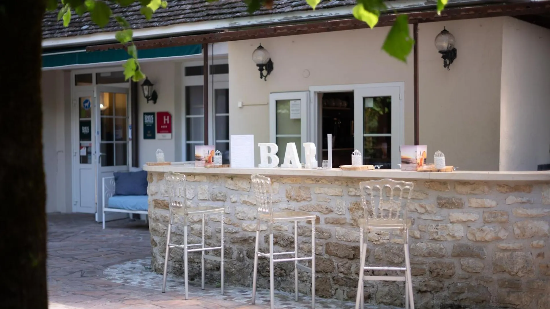 Logis Hotels - Hotel Restaurant Domaine Les Falaises Martel 3*,  Frankreich