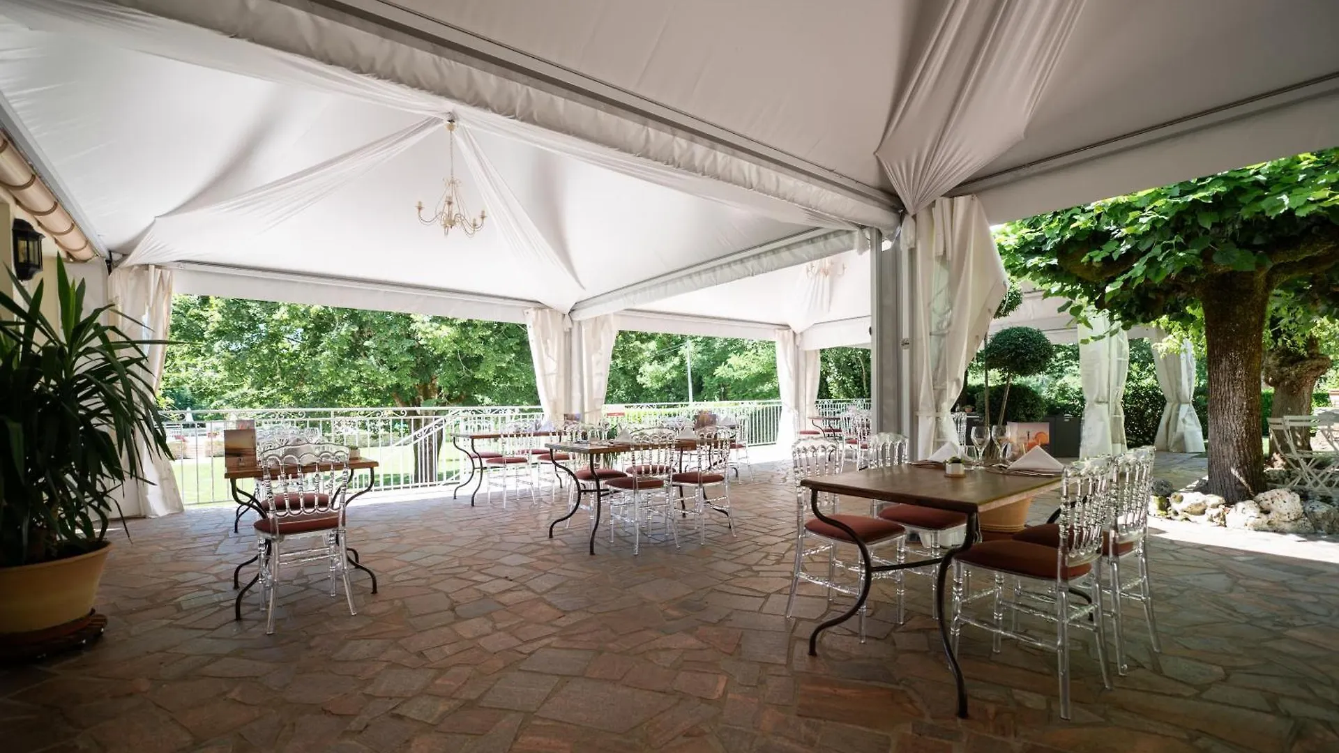 Logis Hotels - Hotel Restaurant Domaine Les Falaises Martel