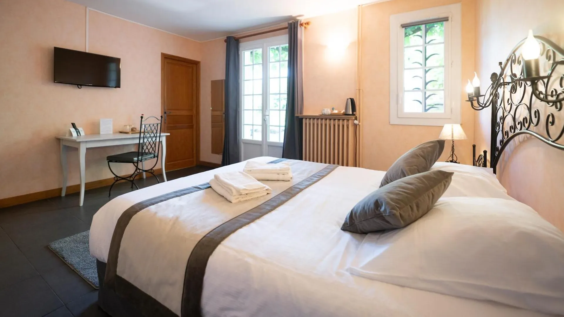 Logis Hotels - Hotel Restaurant Domaine Les Falaises Martel