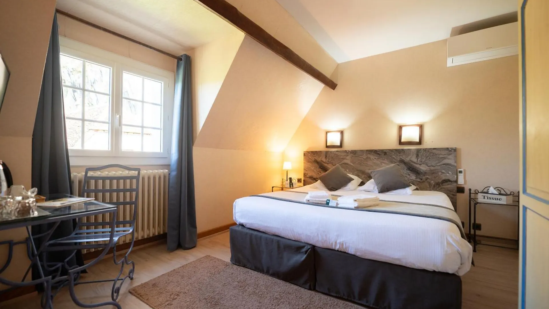 Logis Hotels - Hotel Restaurant Domaine Les Falaises Martel