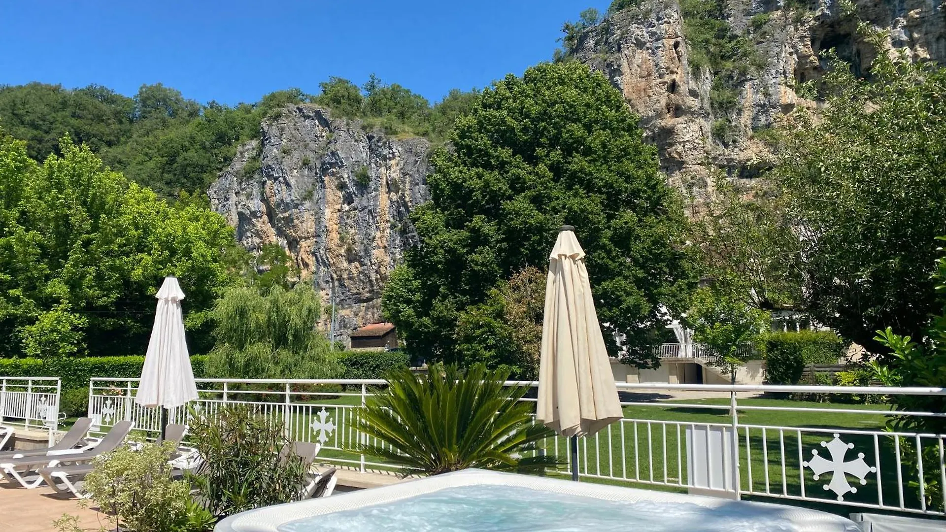 Logis Hotels - Hotel Restaurant Domaine Les Falaises Martel