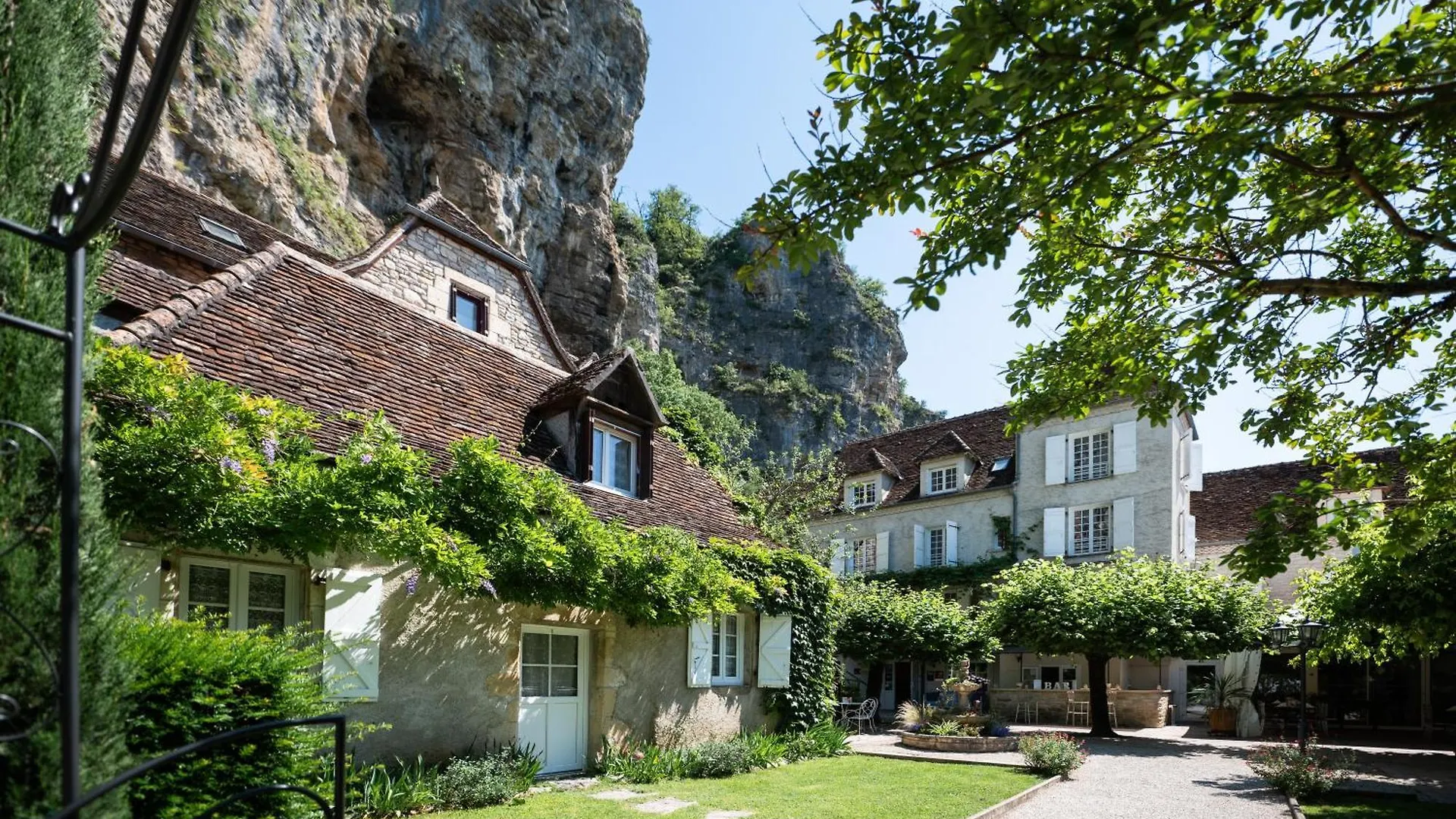 Logis Hotels - Hotel Restaurant Domaine Les Falaises Martel 3*,  France