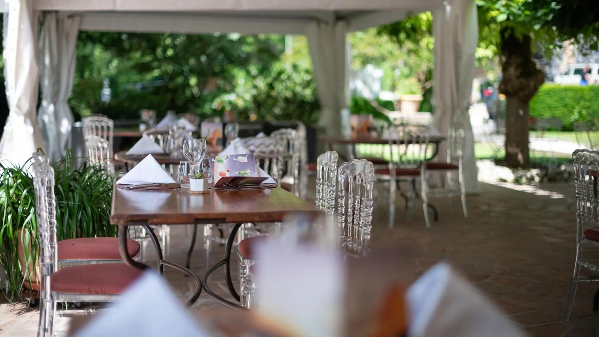 ***  Logis Hotels - Hotel Restaurant Domaine Les Falaises Martel France